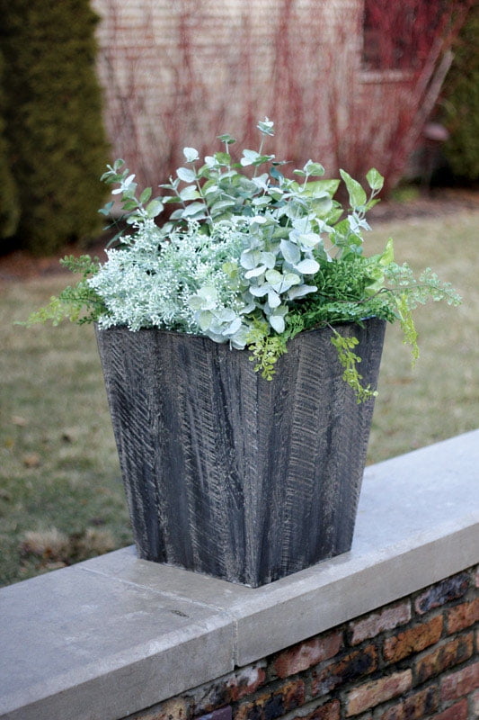 Suncast Farmington 16" Square x 18" H Gray Resin Planter