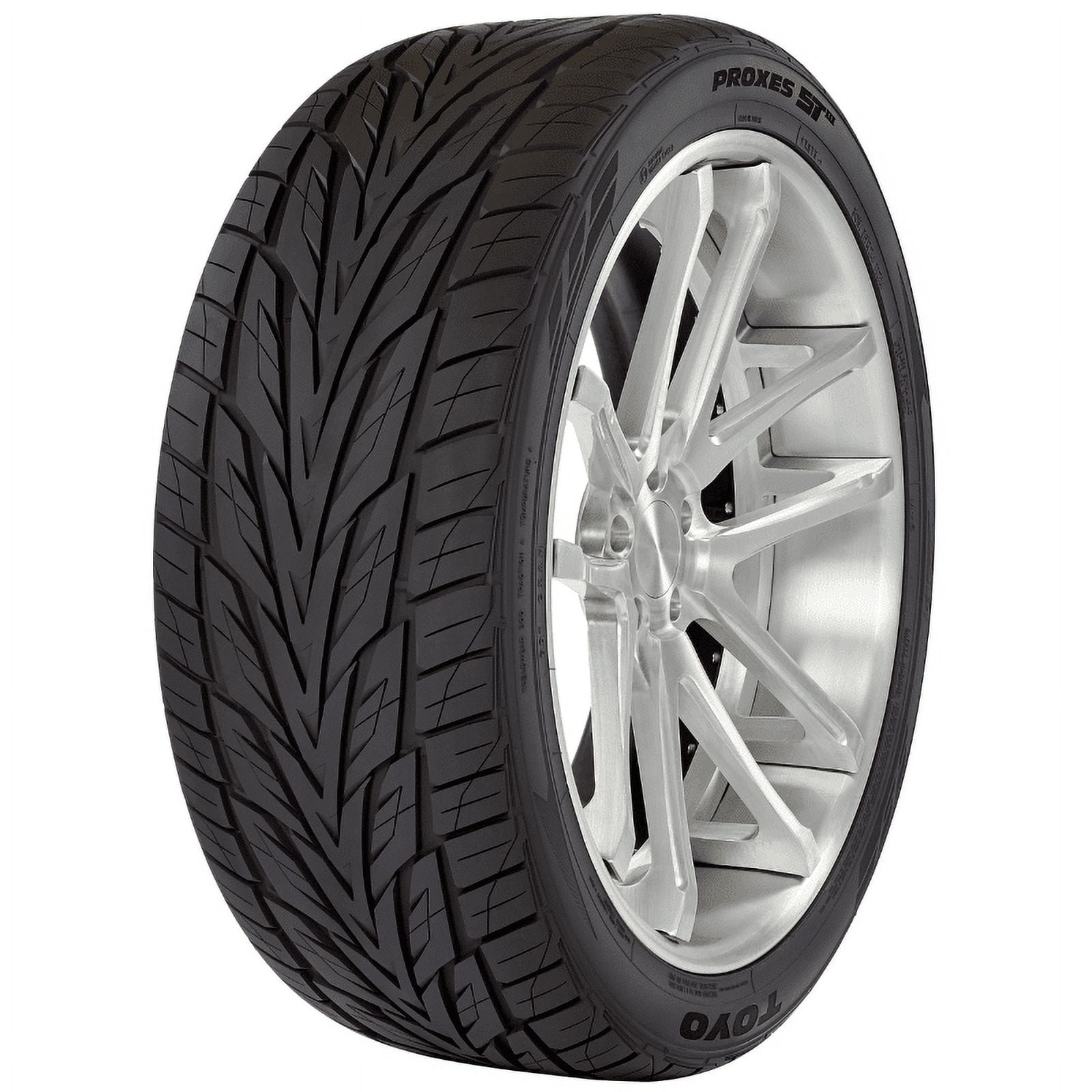 Toyo proxes st iii P305/45R22 118V bsw all-season tire.